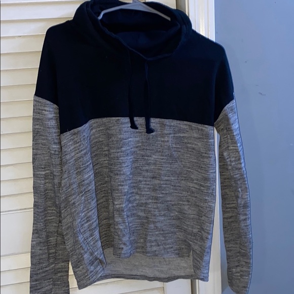 black and grey sweatshirt - Picture 1 of 2